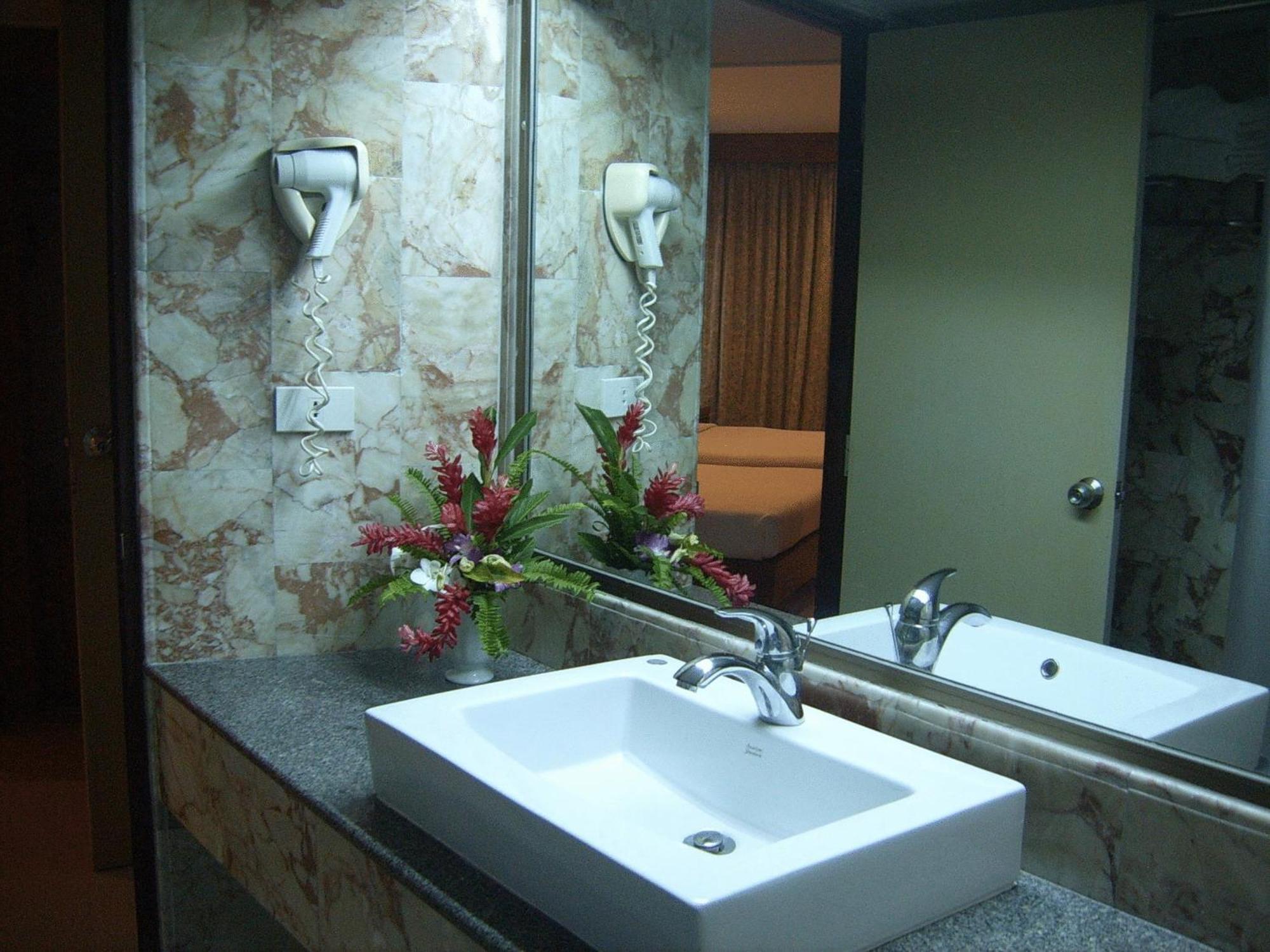 Royal Twins Palace Hotel Pattaya Extérieur photo