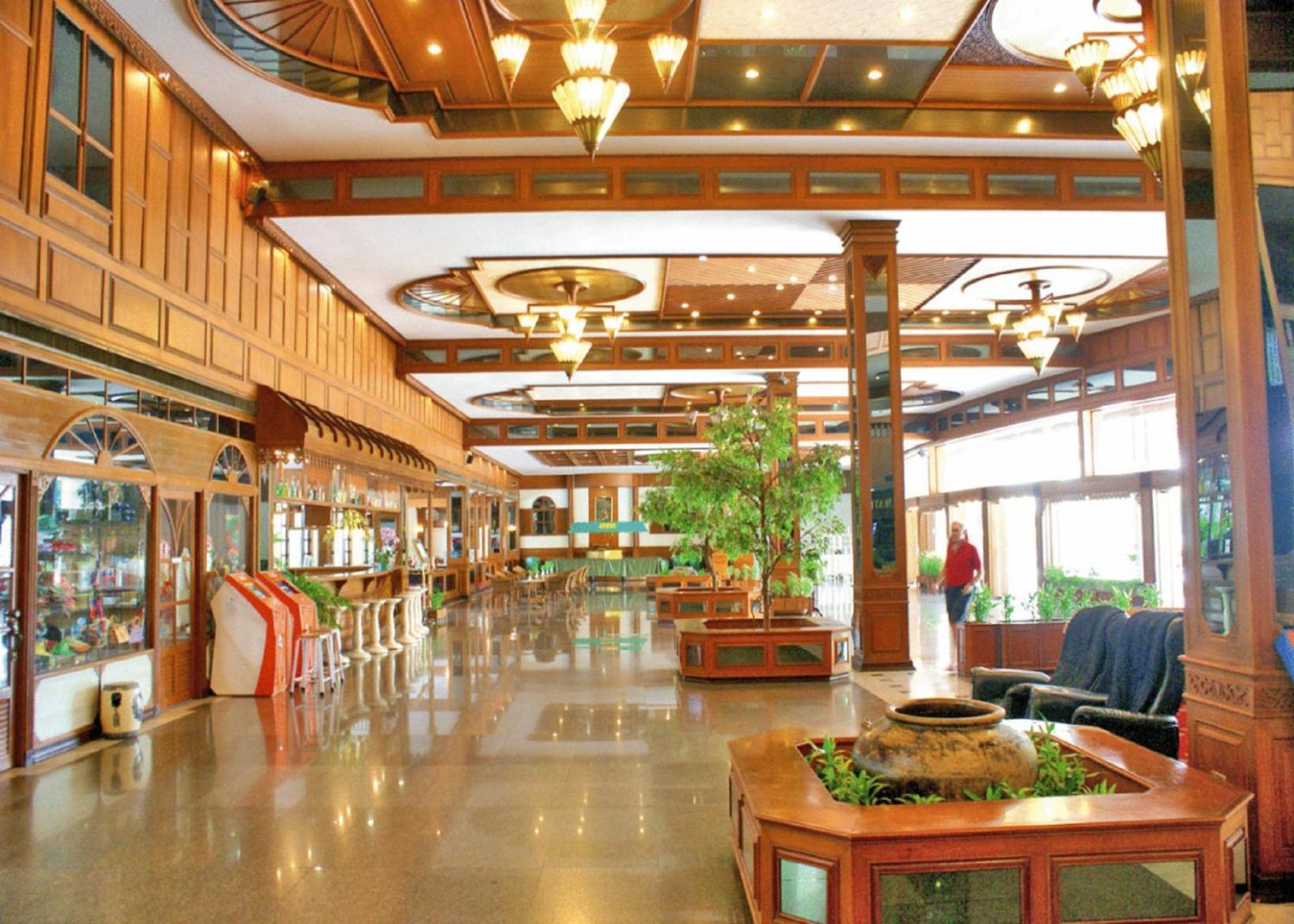 Royal Twins Palace Hotel Pattaya Extérieur photo