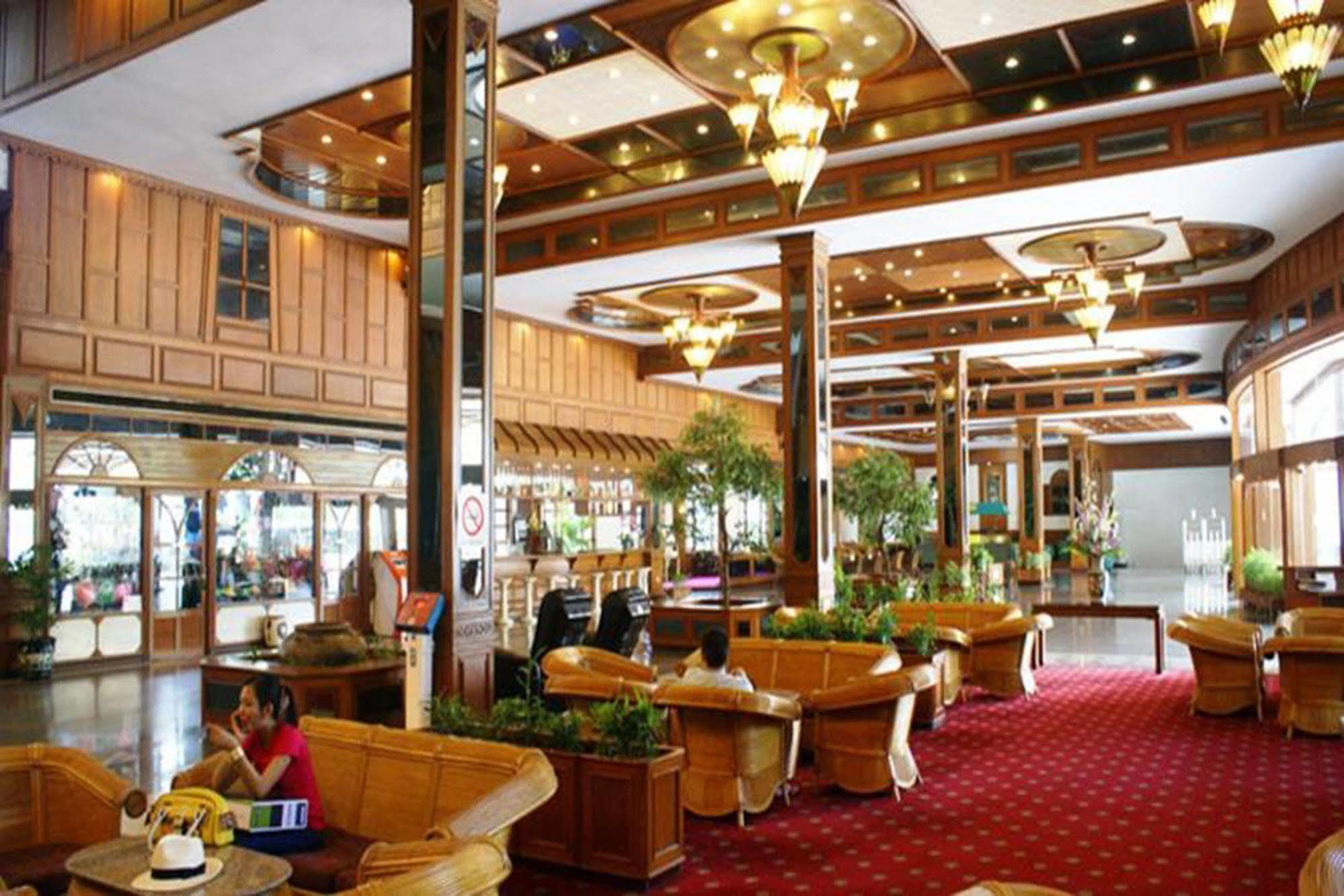 Royal Twins Palace Hotel Pattaya Extérieur photo