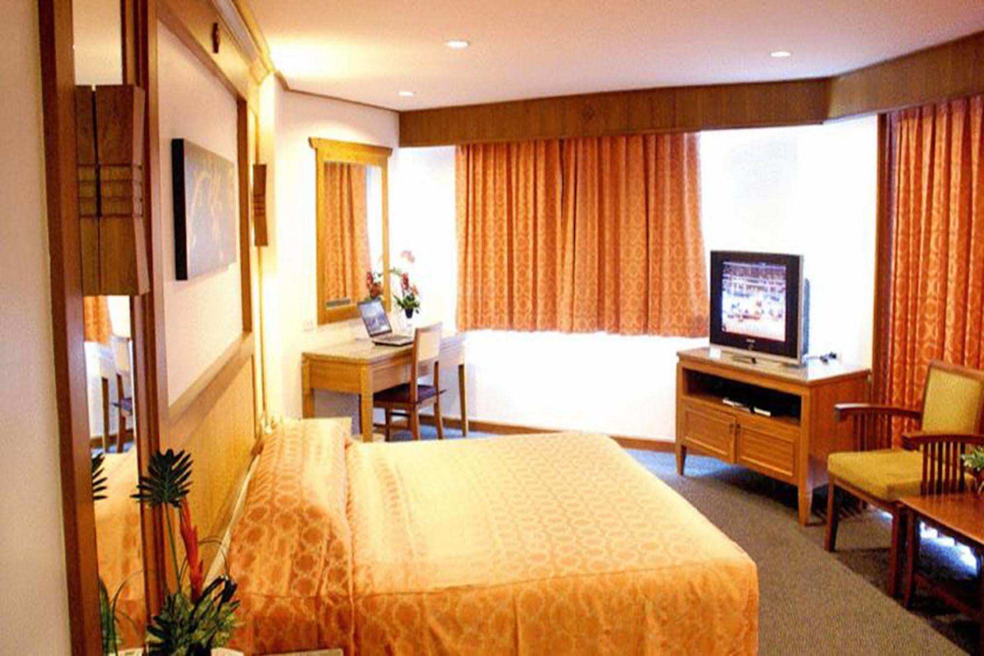Royal Twins Palace Hotel Pattaya Extérieur photo