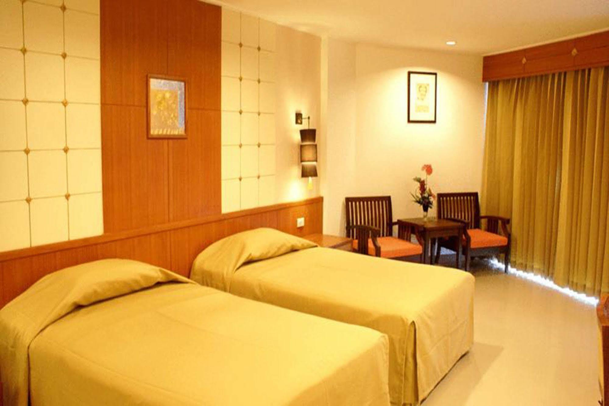 Royal Twins Palace Hotel Pattaya Extérieur photo