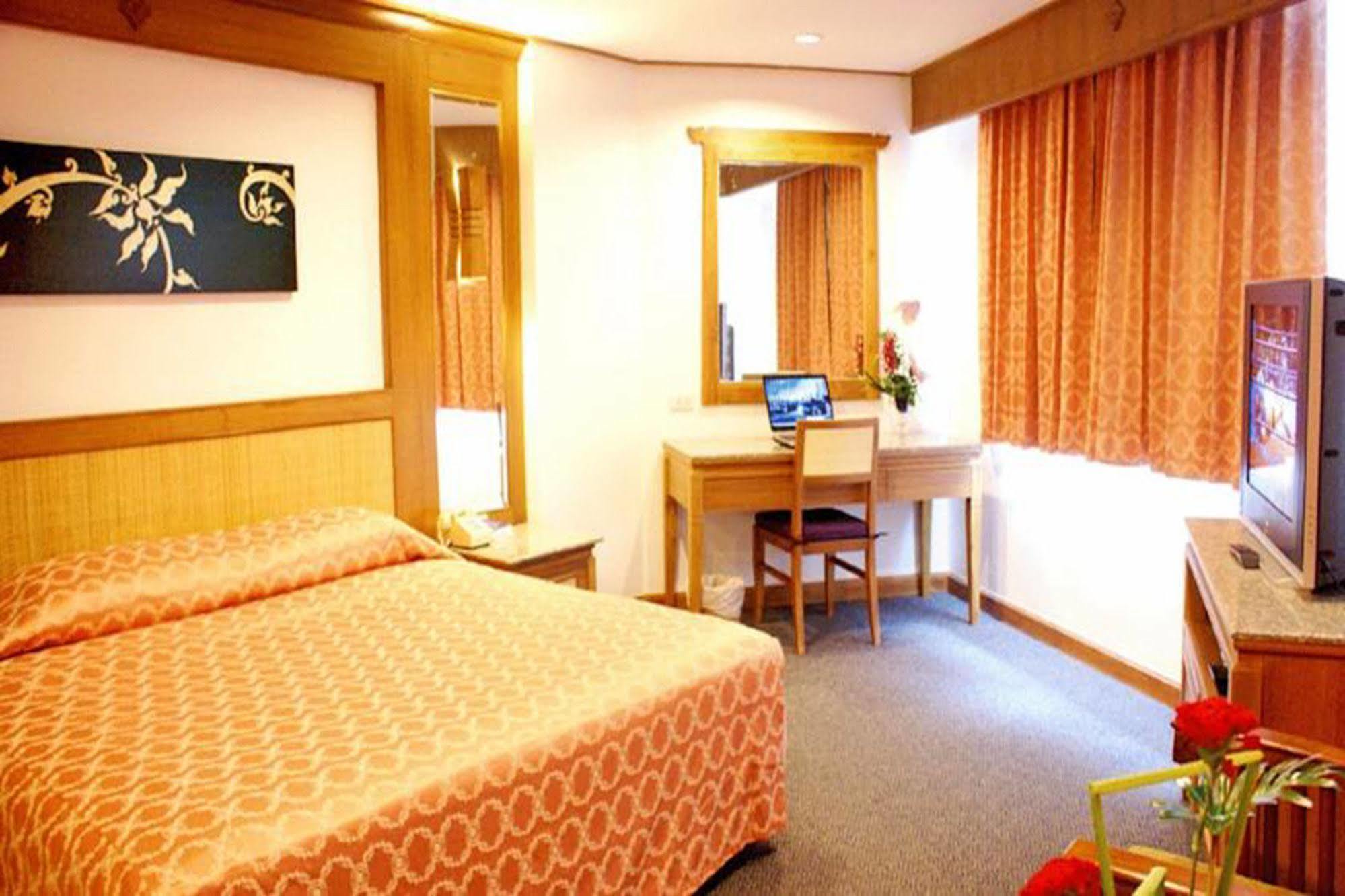 Royal Twins Palace Hotel Pattaya Extérieur photo