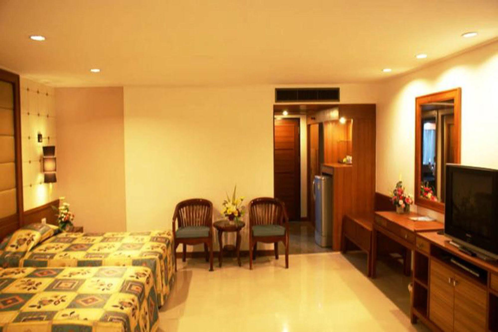 Royal Twins Palace Hotel Pattaya Extérieur photo