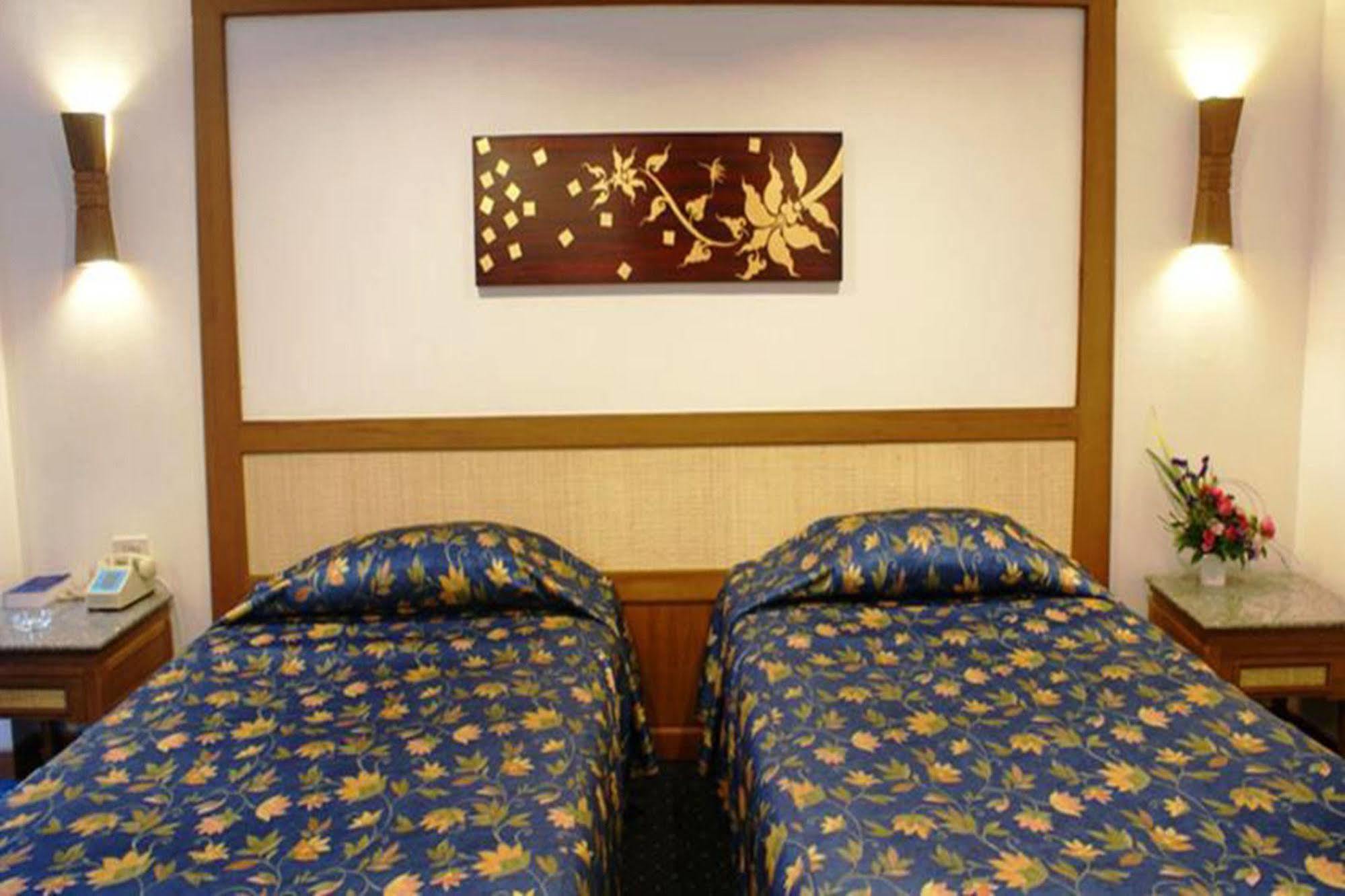 Royal Twins Palace Hotel Pattaya Extérieur photo
