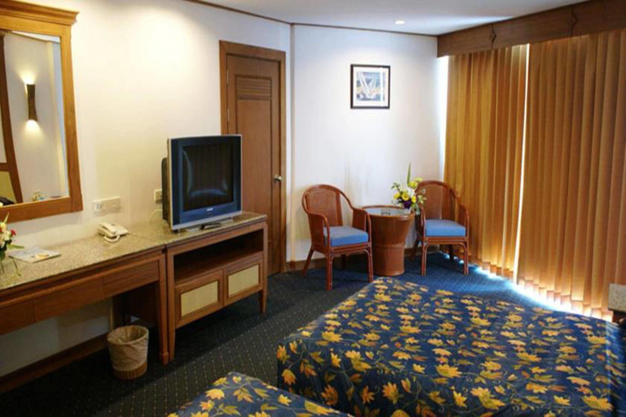 Royal Twins Palace Hotel Pattaya Extérieur photo
