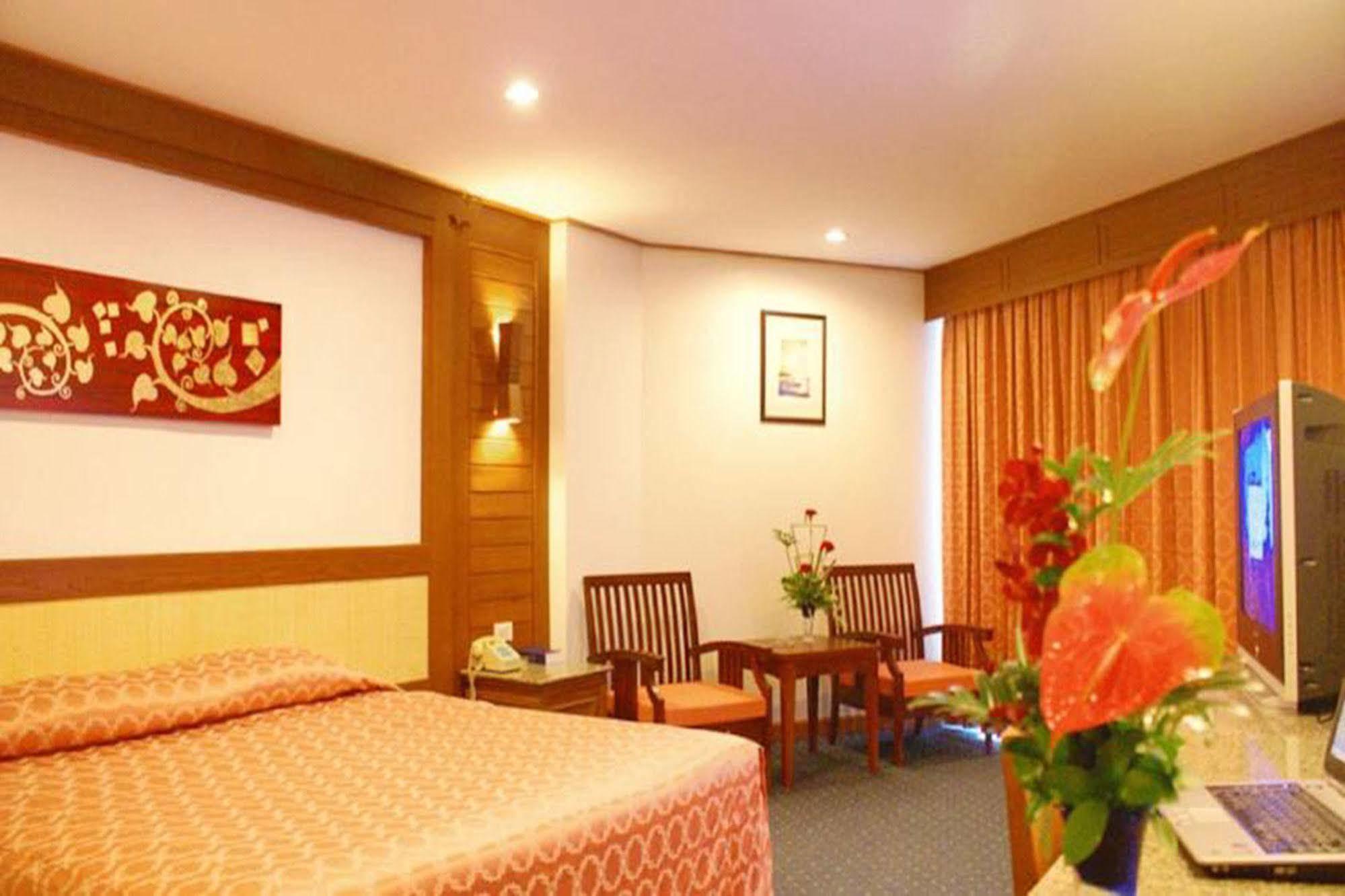 Royal Twins Palace Hotel Pattaya Extérieur photo