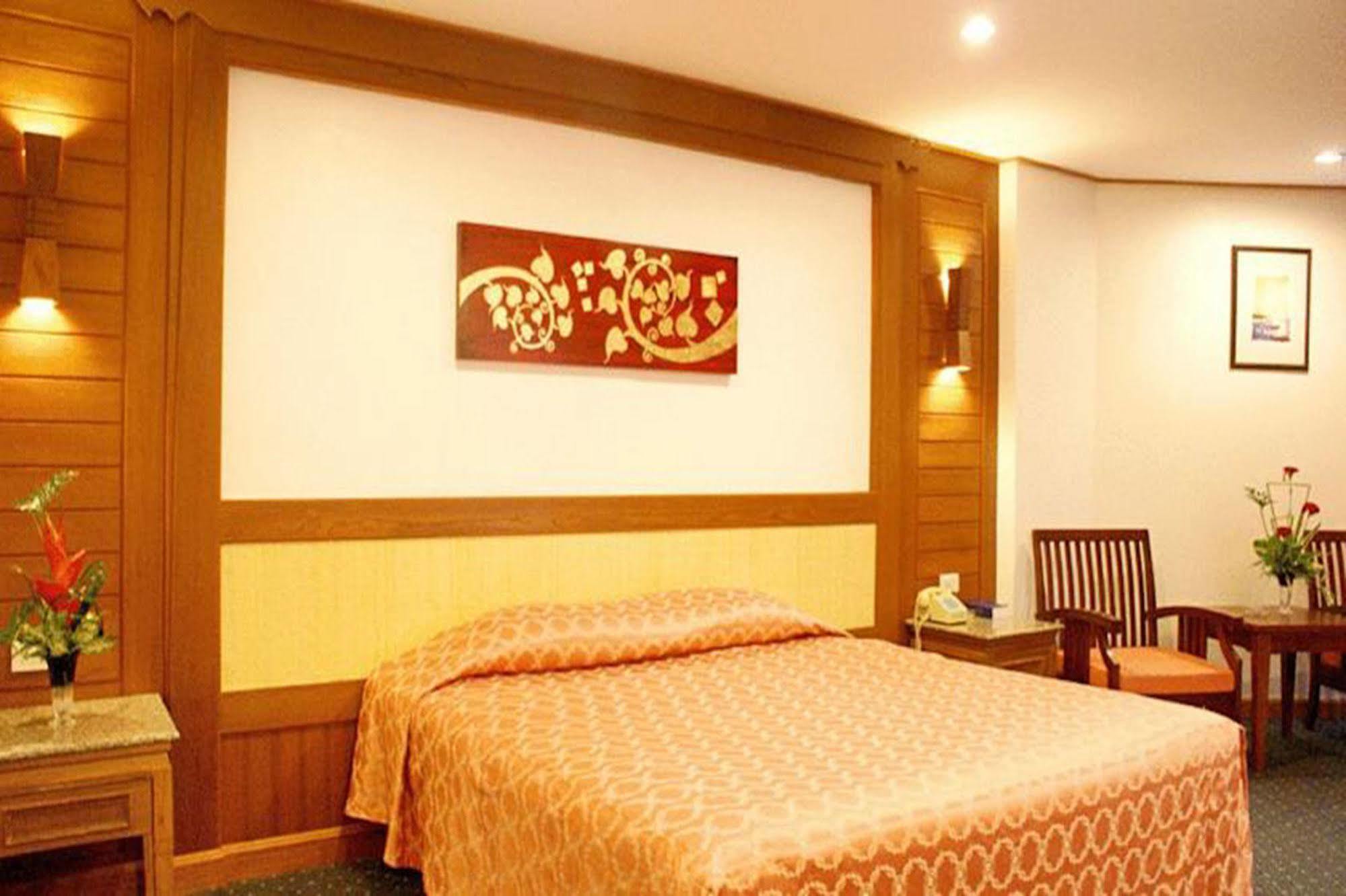 Royal Twins Palace Hotel Pattaya Extérieur photo