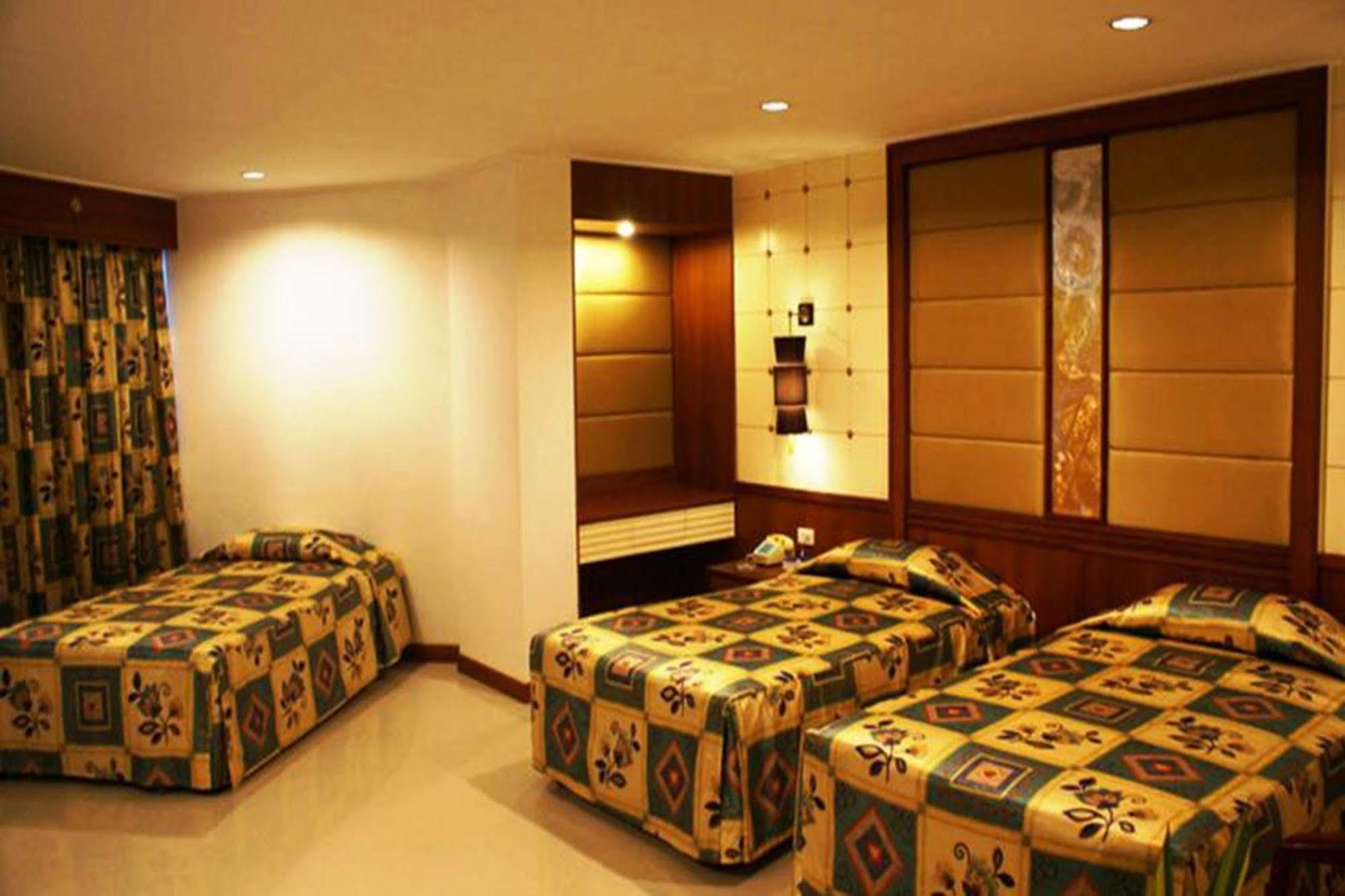 Royal Twins Palace Hotel Pattaya Extérieur photo