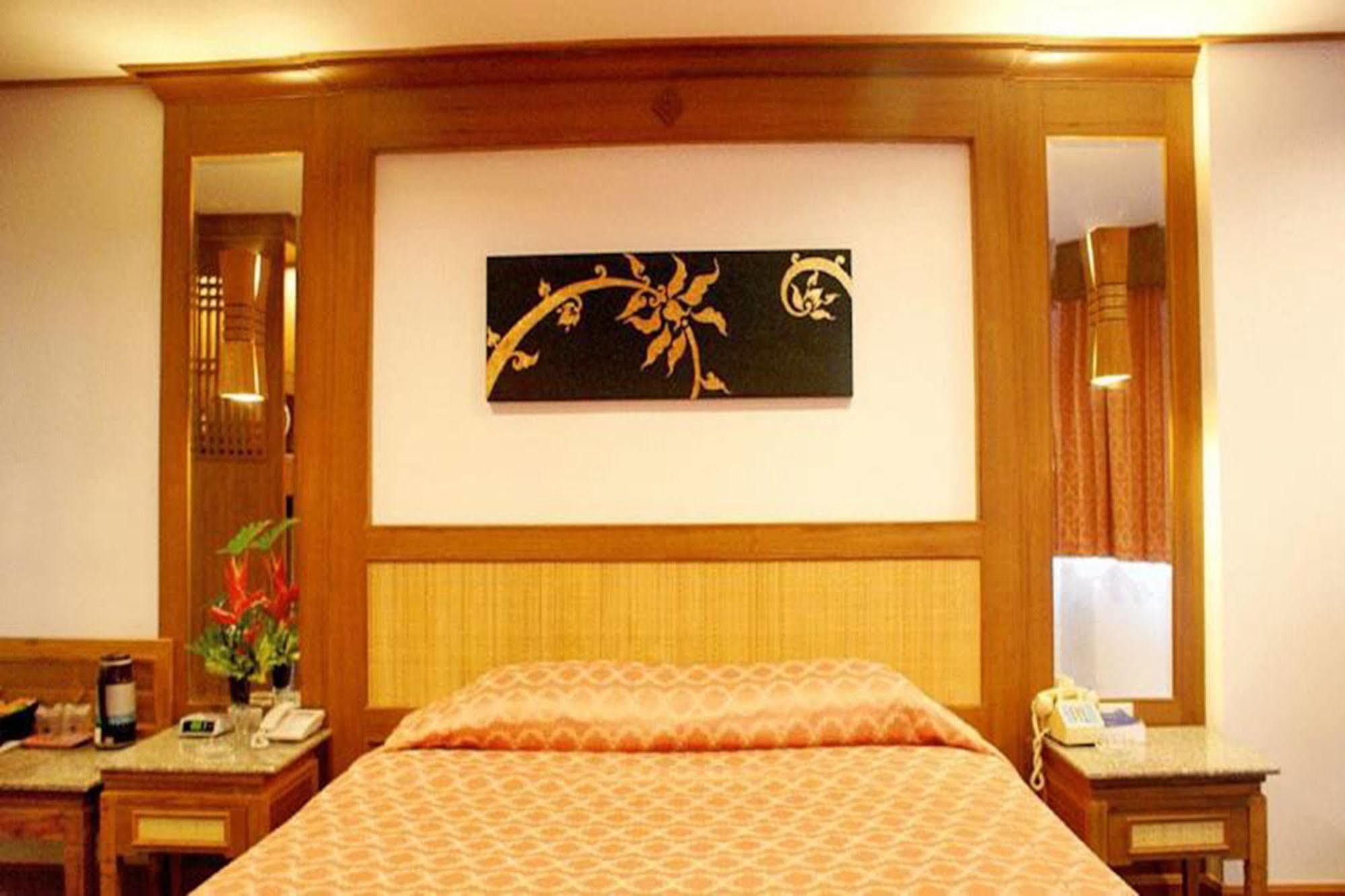 Royal Twins Palace Hotel Pattaya Extérieur photo