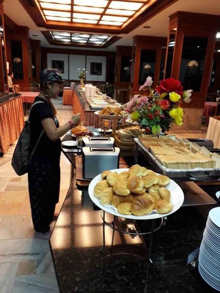 Royal Twins Palace Hotel Pattaya Extérieur photo